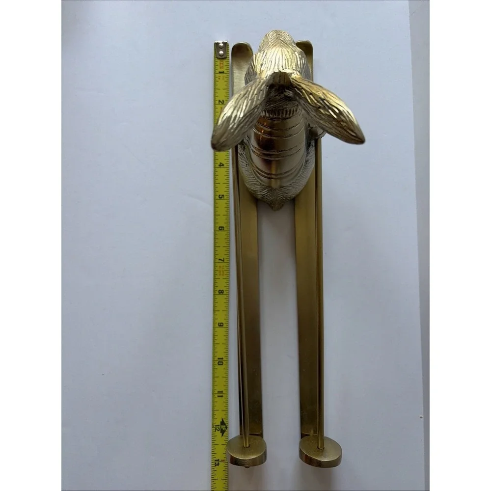 Vintage Anthropologie bunny skiing Rare bottle holder metal unique rabbit